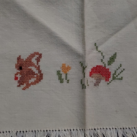 Vintage Tray Cloth Embroidery Chipmucks&Mushroom with fringe 13in.Hx19in.W. - Picture 2 of 6